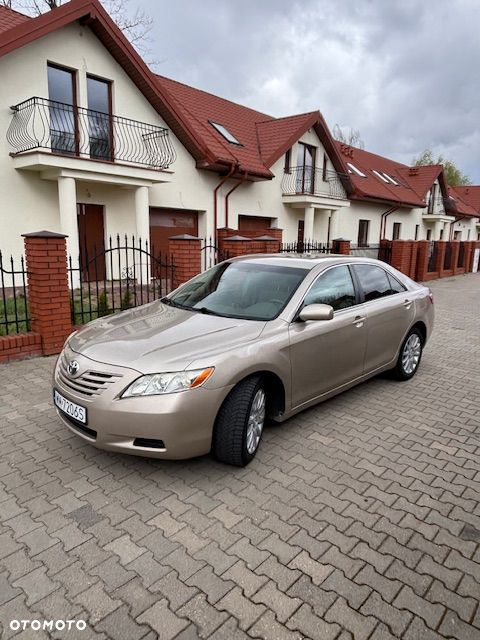 Toyota Camry - 22