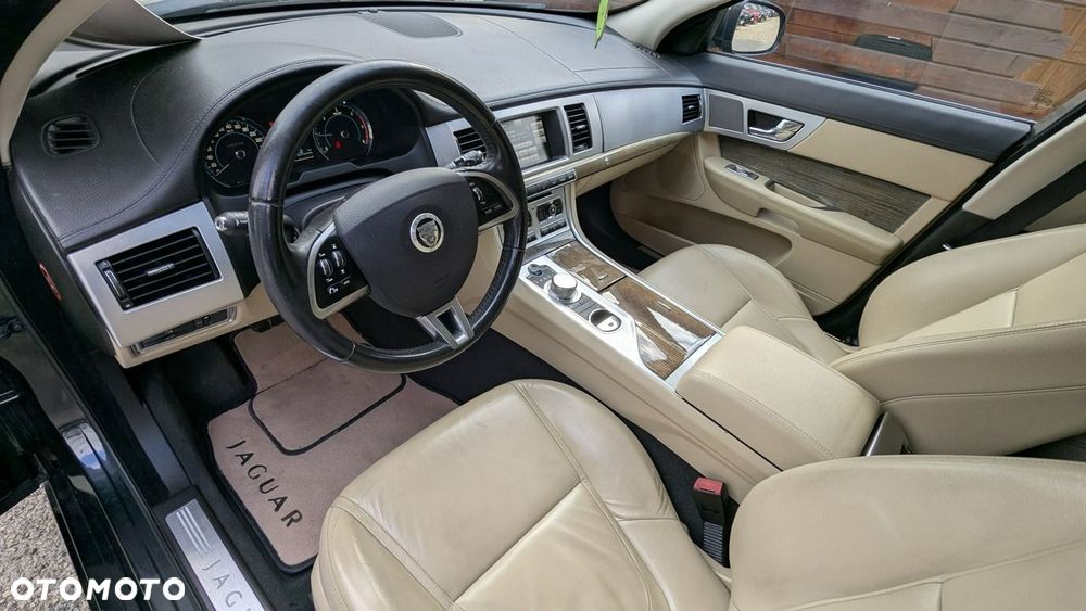 Jaguar XF 2.2 D Luxury - 17