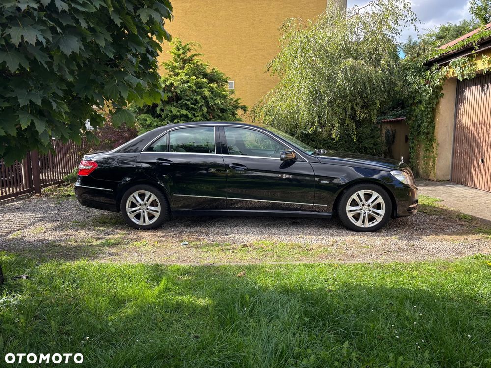 Mercedes-Benz Klasa E 250 CGI BlueEffICIENCY Avantgarde - 4