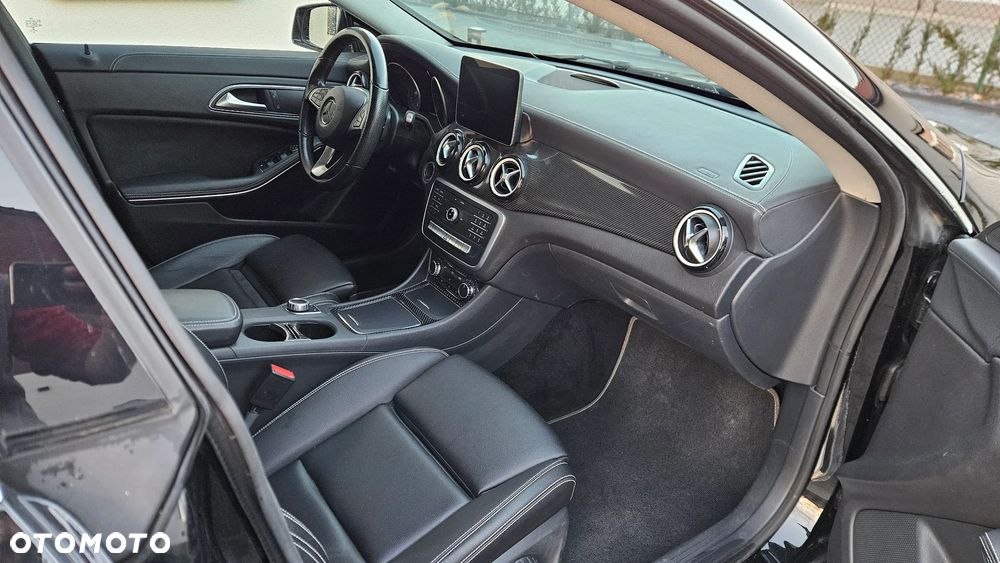 Mercedes-Benz CLA 220 4Matic 7G-DCT AMG Line - 21