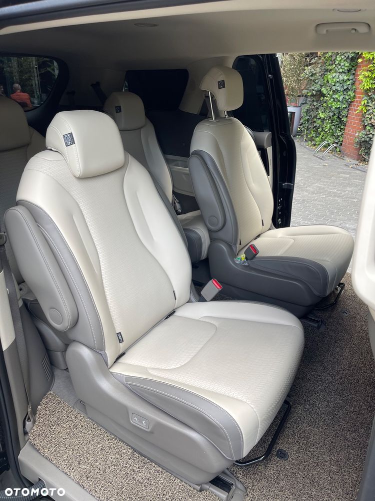 Kia Carnival - 36