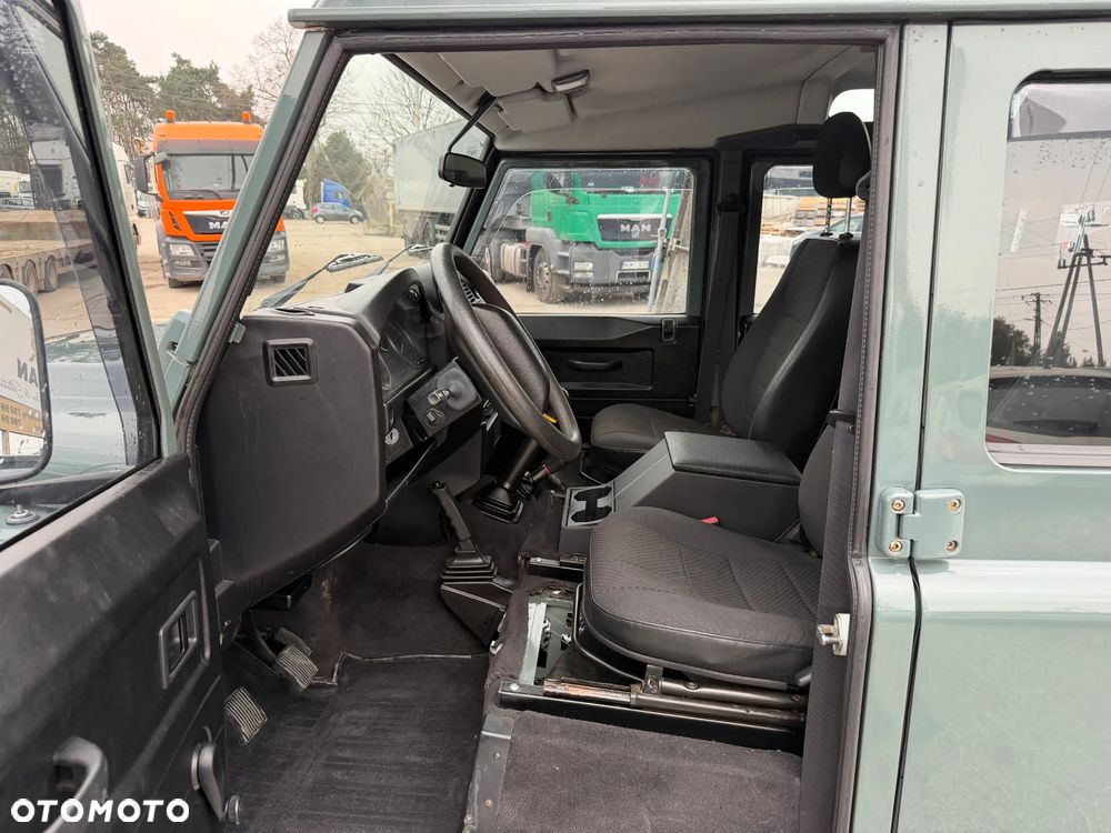 Land Rover Defender 2.4 TD4 S - 24