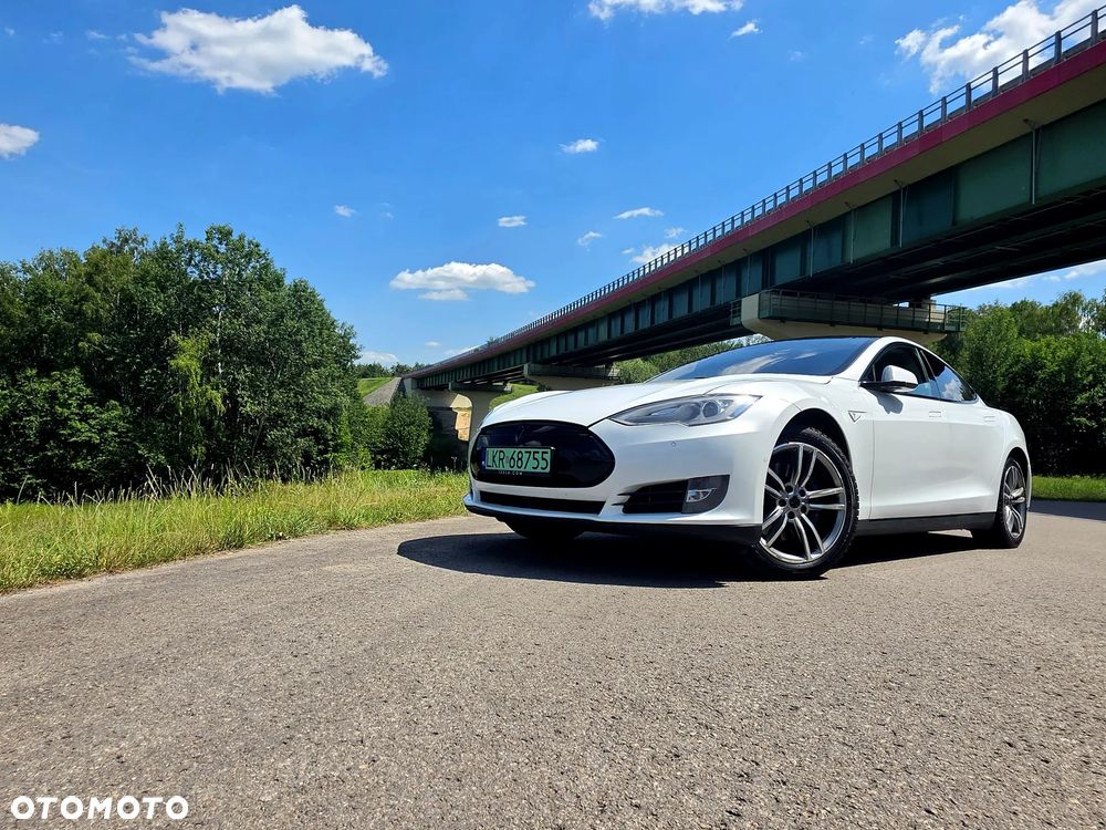 Tesla Model S - 6