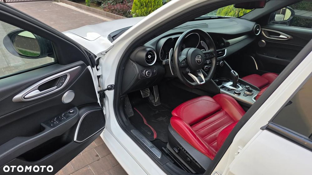 Alfa Romeo Giulia 2.0 Turbo Veloce Q4 - 16