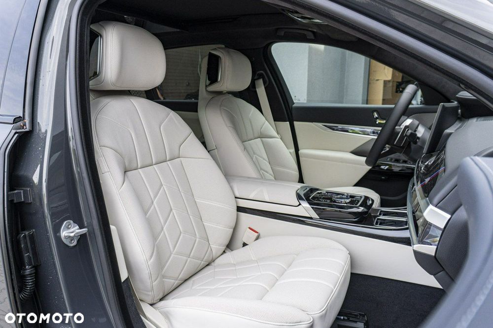 BMW Seria 7 - 27