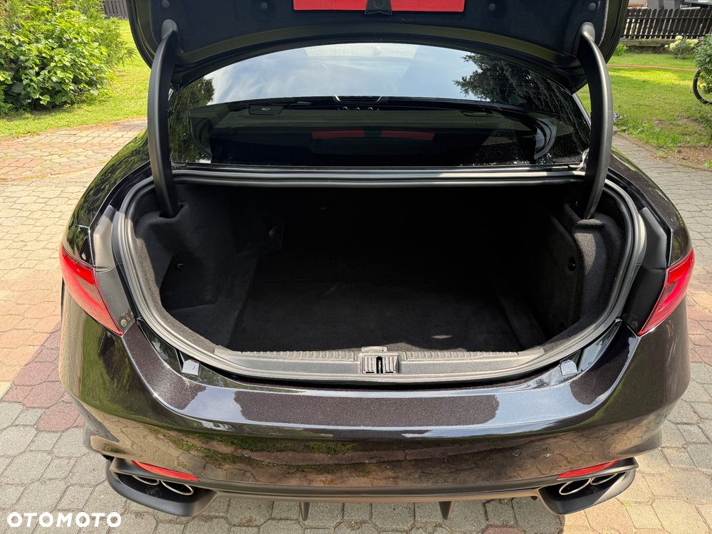 Alfa Romeo Giulia 2.9 Bi Turbo V6 Quadrifoglio - 11