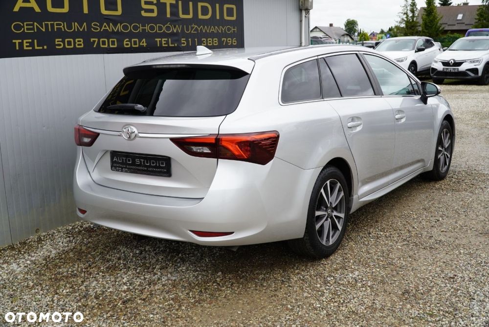 Toyota Avensis 2.0 D-4D Premium - 38