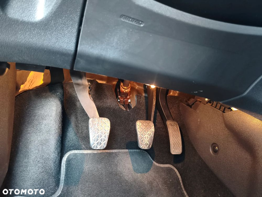 Ford Fiesta 1.6 TDCi DPF Titanium - 16