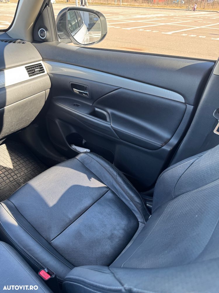 Mitsubishi Outlander - 17