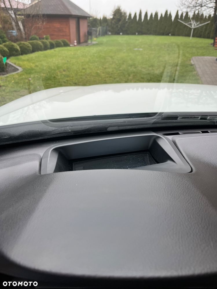 BMW Seria 3 318d Sport Line - 13