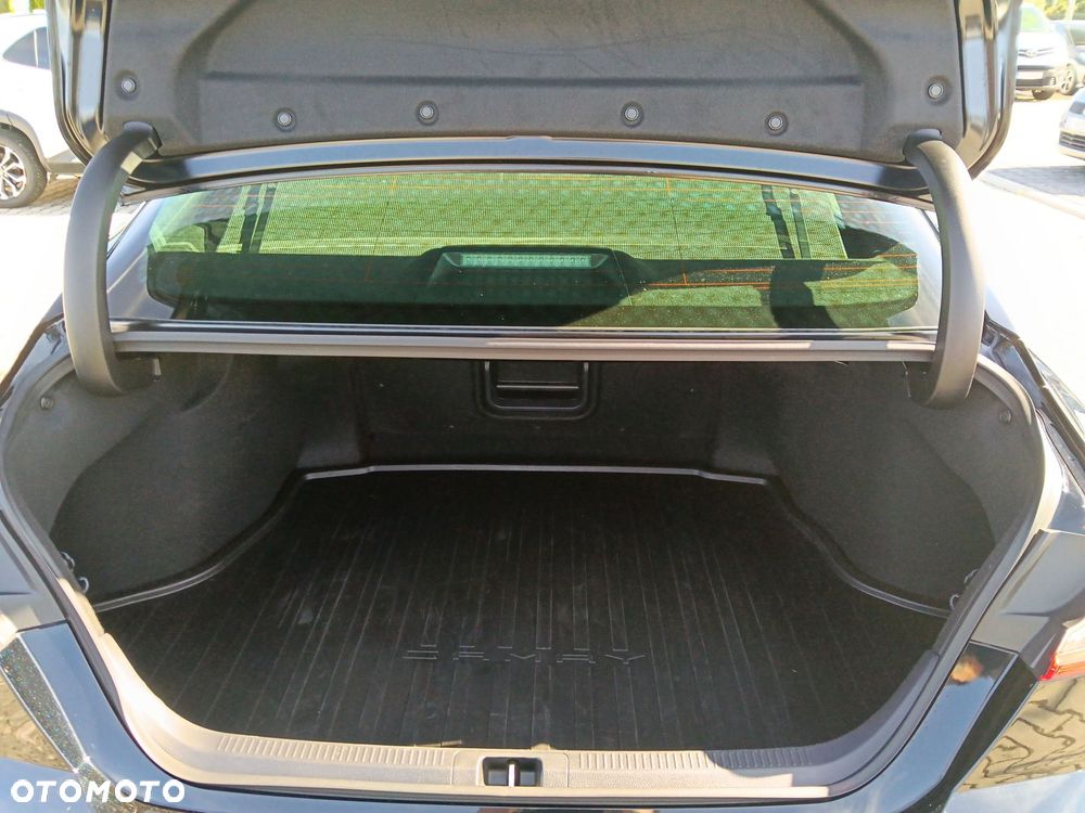 Toyota Camry - 16