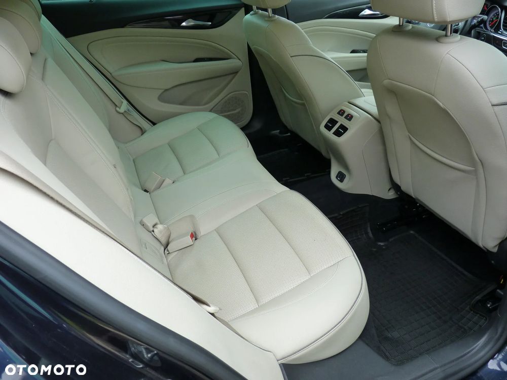 Opel Insignia - 15