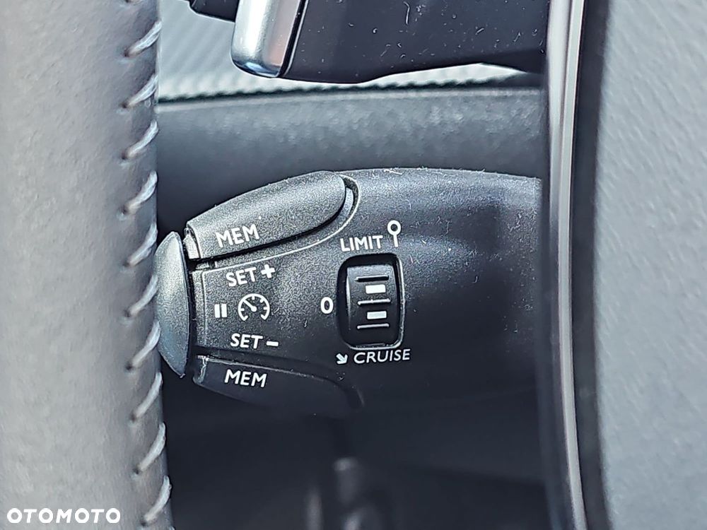 Peugeot 2008 PureTech 130 Allure S&S EAT8 - 28