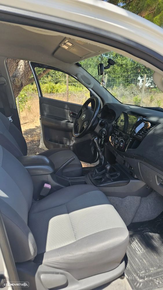 Toyota Hilux 2.5 D-4D 4WD CD CM AC - 10