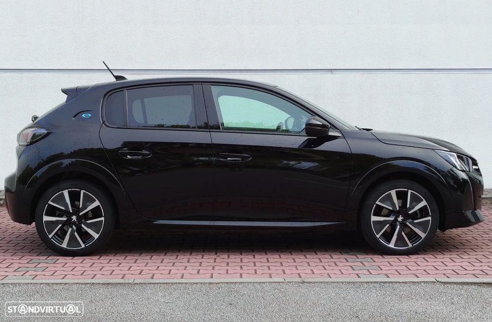 Peugeot e-208 GT - 14