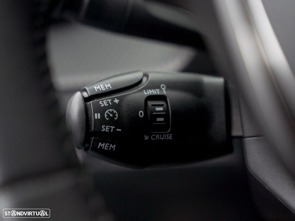 Peugeot 208 1.2 PureTech Active Pack - 17