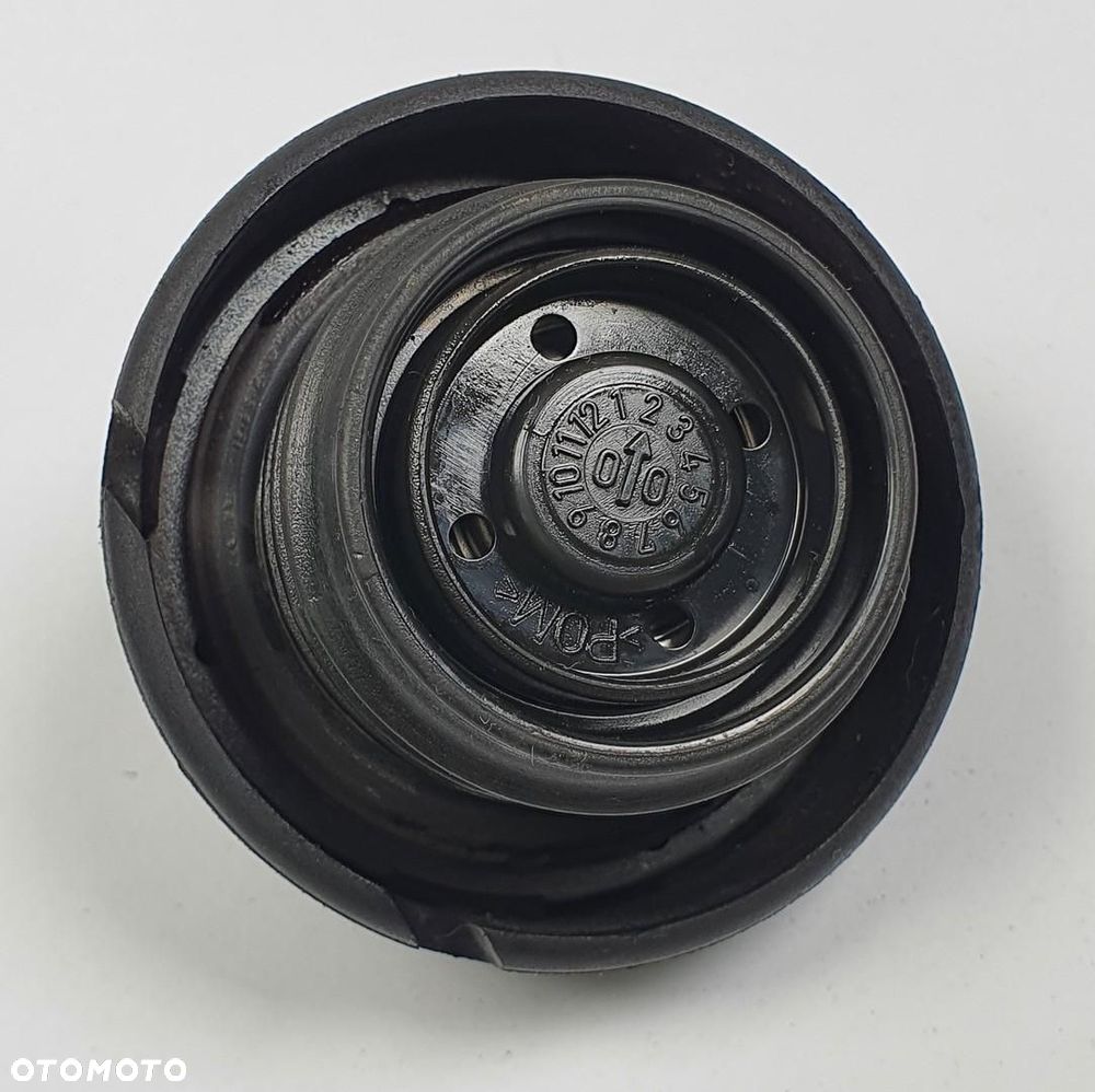 KOREK WLEWU PALIWA AUDI A4 B5 1H0201553B - 2