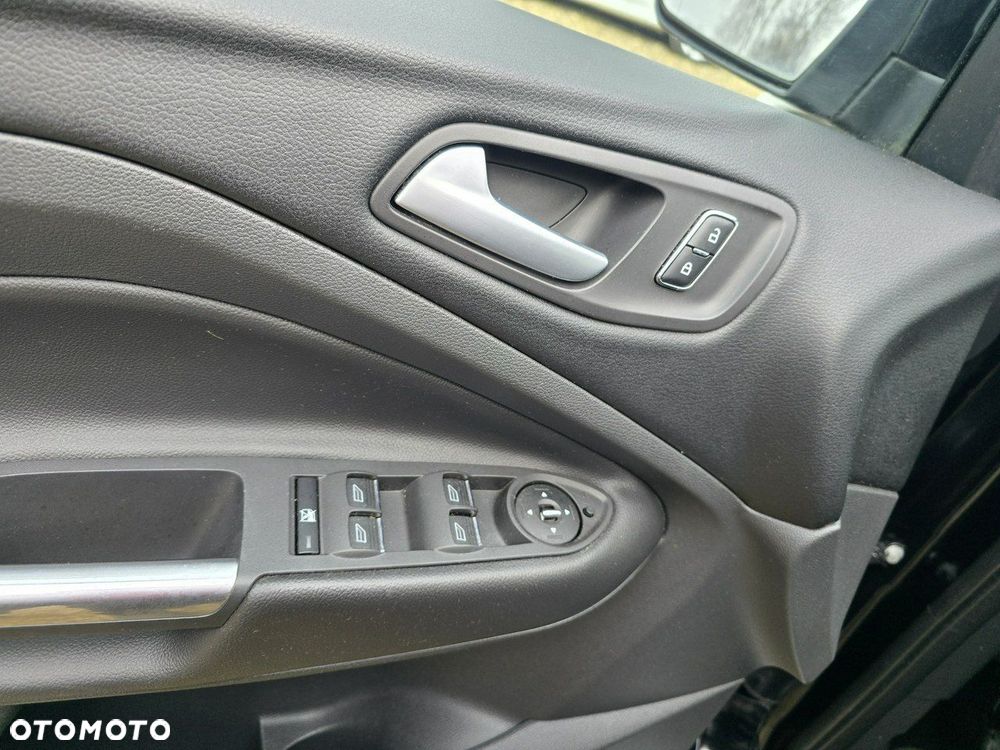 Ford Kuga 1.6 EcoBoost 2x4 Titanium - 24