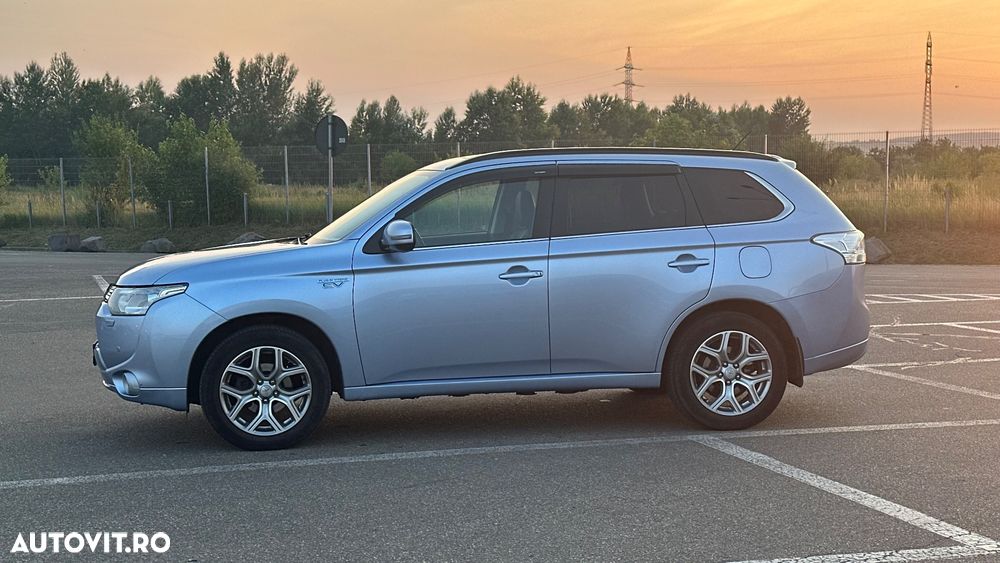 Mitsubishi Outlander - 16