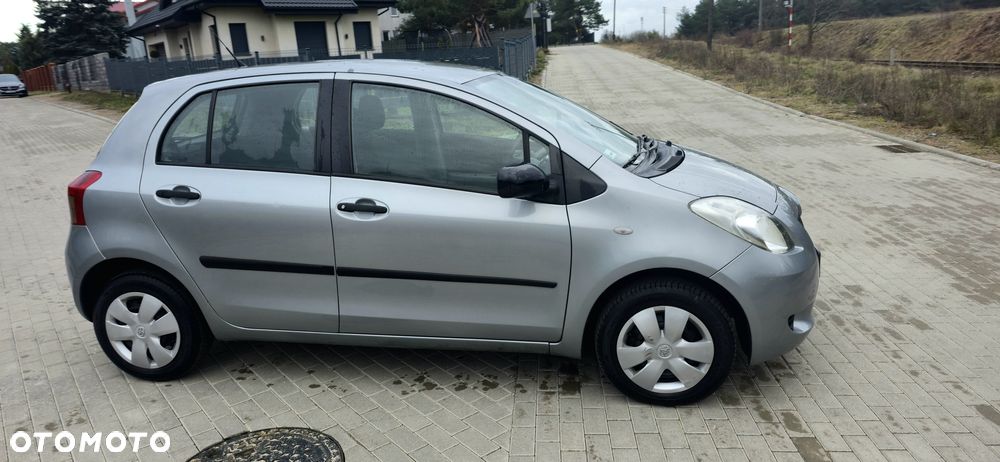 Toyota Yaris 1.0 Terra EU5 - 3