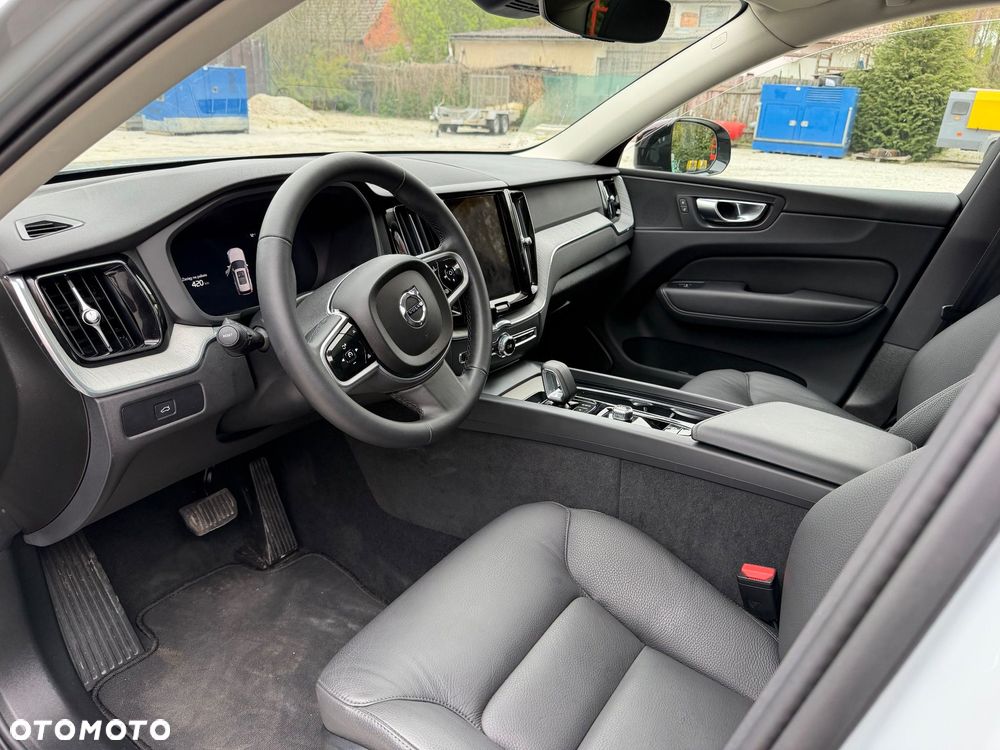 Volvo XC 60 B5 B AWD Plus Dark - 11