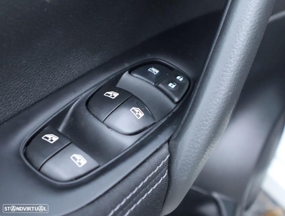 Nissan Qashqai 1.5 dCi N-Connecta - 29