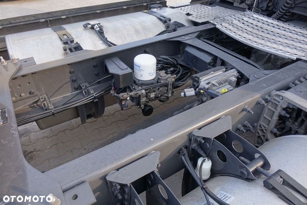 Volvo FH 500 GLOBETROTTER XL / I-SAVE / STANDARD / AUTOMAT / EURO 6 / KLIMATYZACJA POSTOJOWA / LODÓWKA / LED / NAVI / 2 ZBIORNIKI - 19