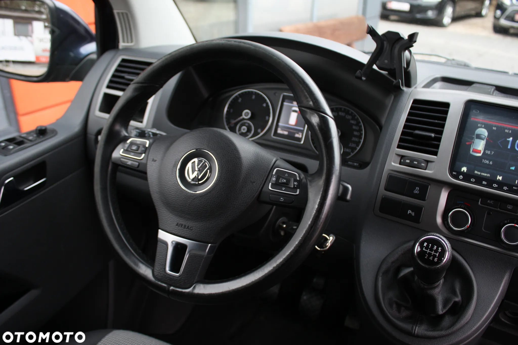Volkswagen Caravelle - 6