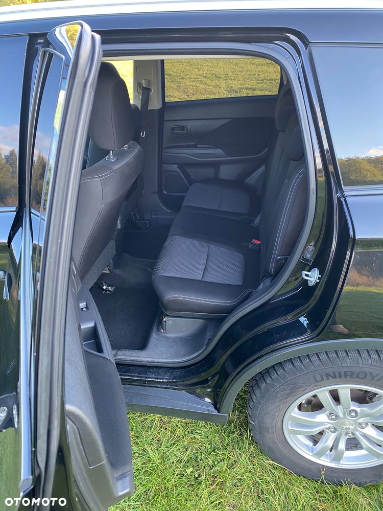 Mitsubishi Outlander 2.0 Invite + 2WD - 9