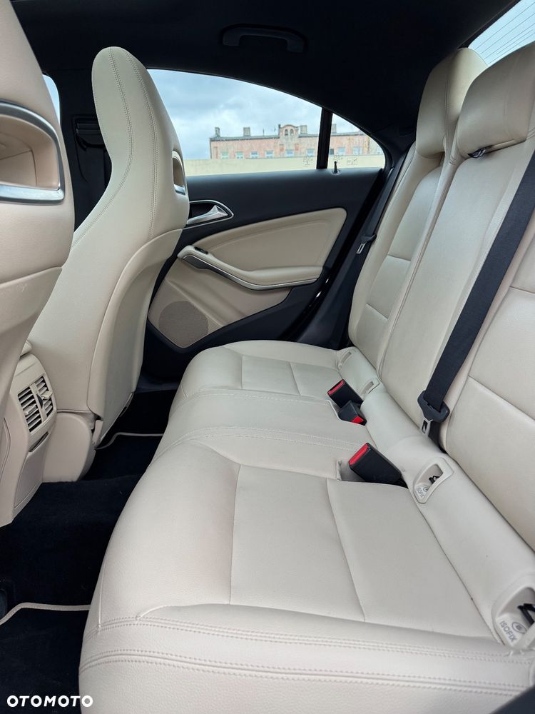 Mercedes-Benz CLA 250 4-Matic AMG Line - 6