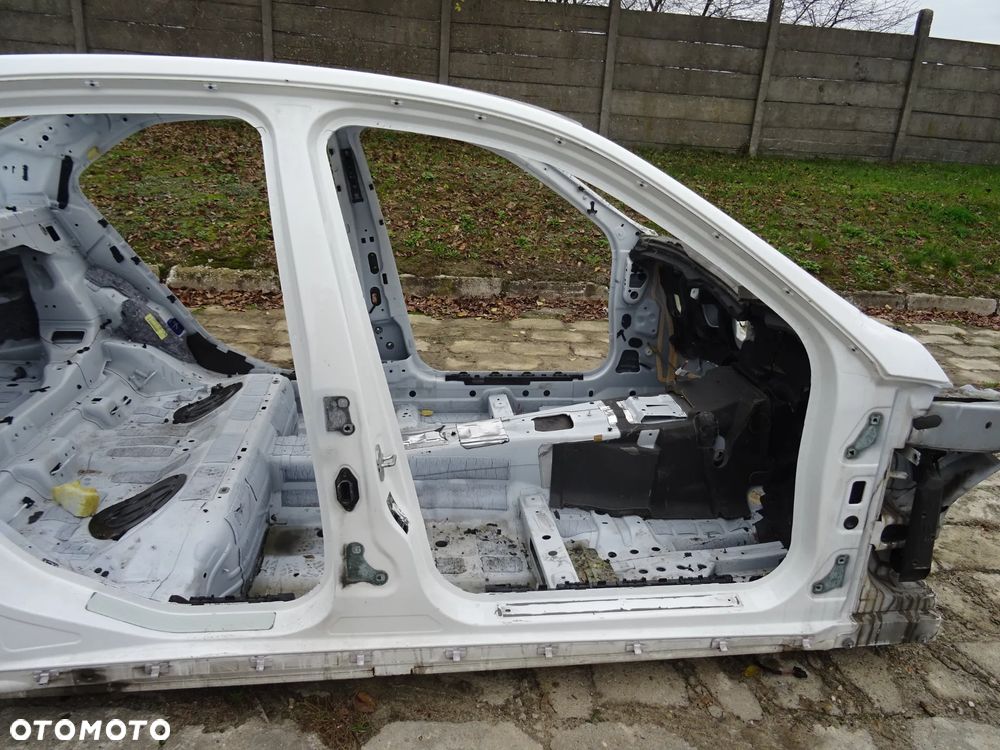 MERCEDES W212 LIFT 09-16 2.2CDI PRÓG SŁUPEK PRAWY