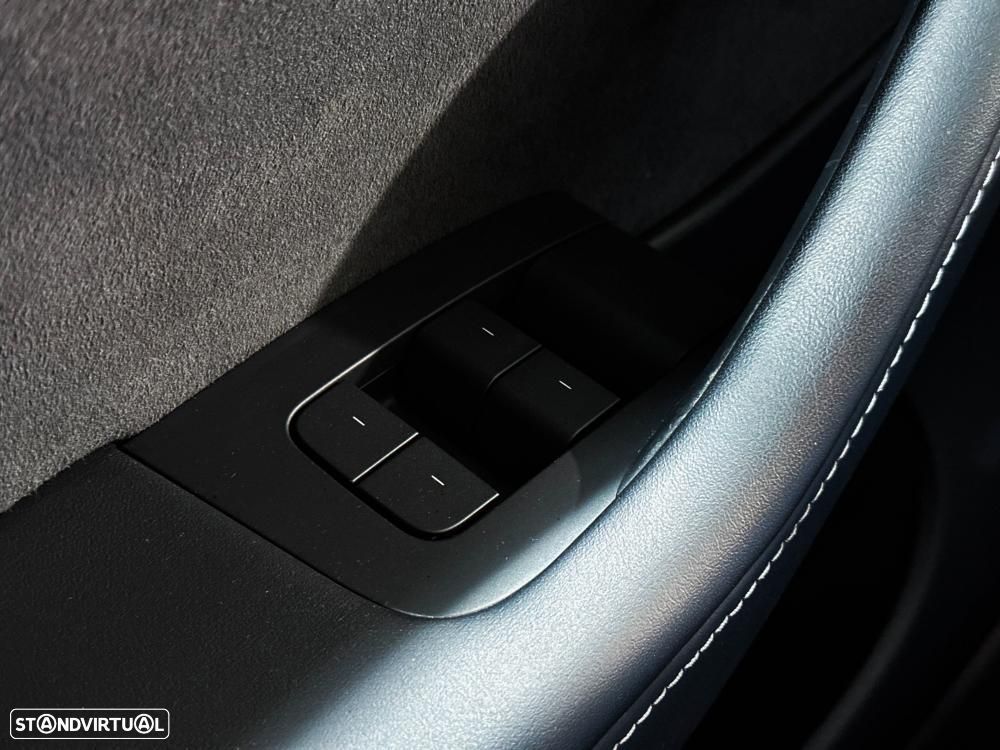 Tesla Model Y Long Range Dual Motor AWD - 46