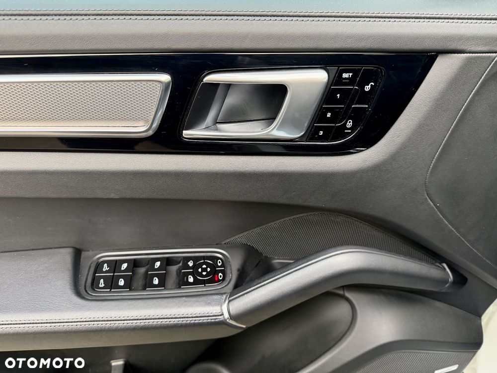 Porsche Cayenne Platinum Edition - 11