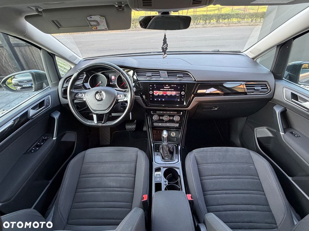 Volkswagen Touran - 27