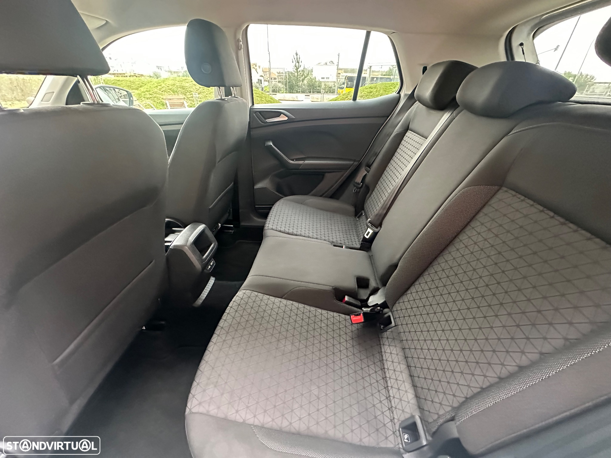 VW T-Cross 1.0 TSI Conceptline - 37
