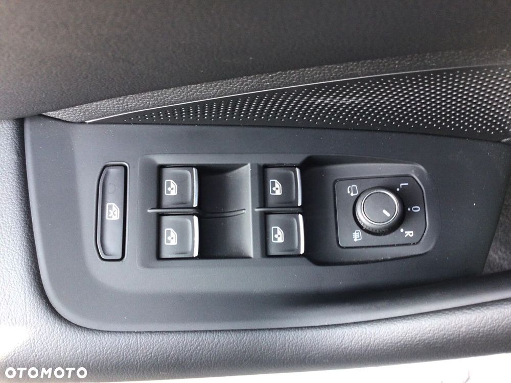 Volkswagen Passat 1.5 TSI EVO Elegance DSG - 29