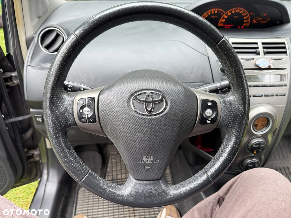 Toyota Yaris 1.33 Premium - 28