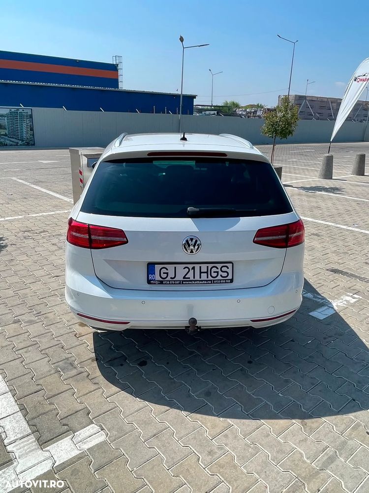 Volkswagen Passat - 1