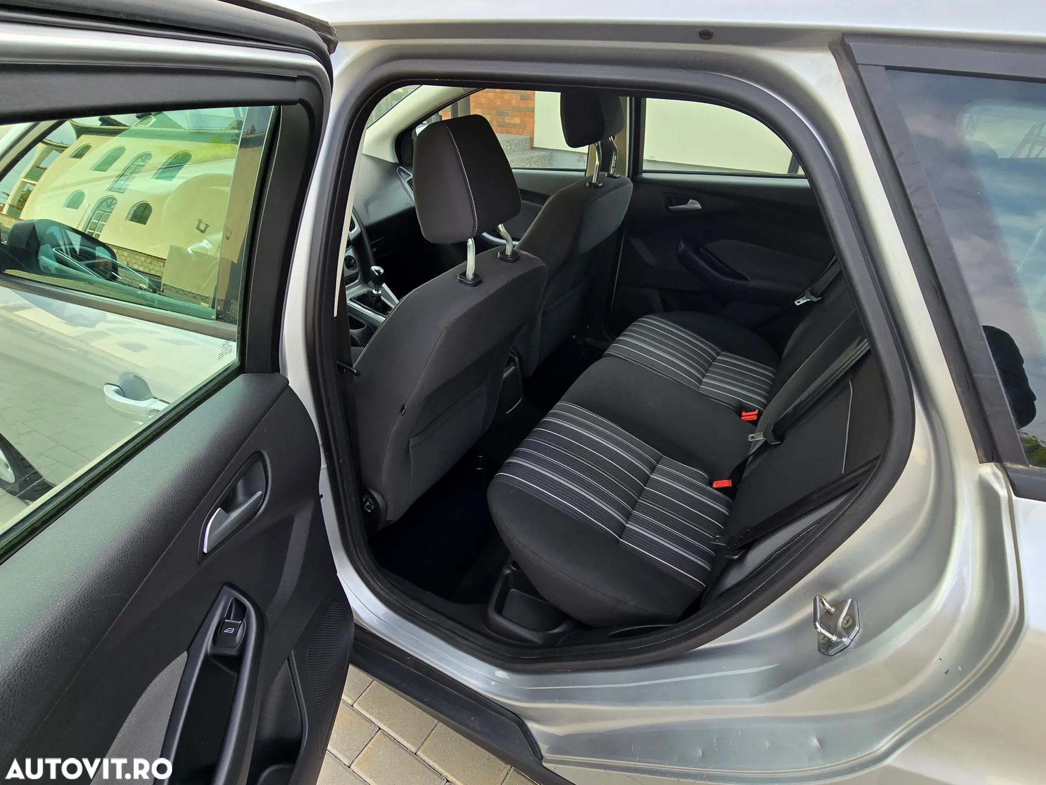 Ford Focus 1.6 TDCi DPF Start-Stopp-System Ambiente - 10
