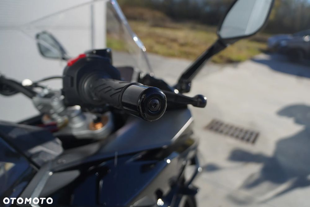 Suzuki GSX - 37