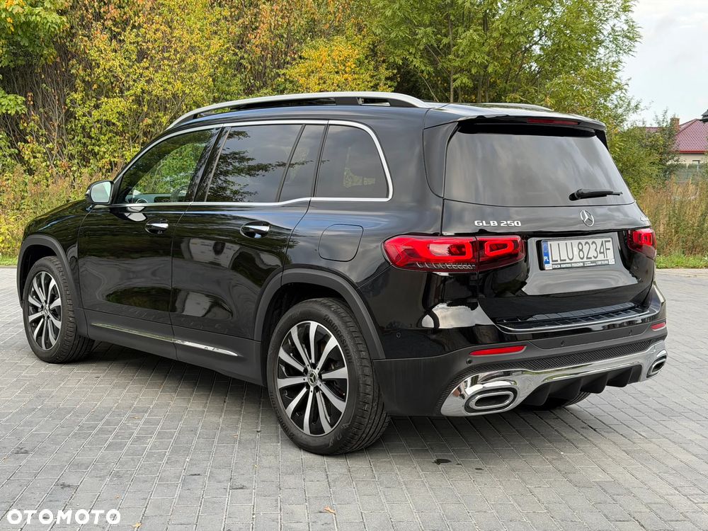 Mercedes-Benz GLB 250 4Matic 8G-DCT - 7