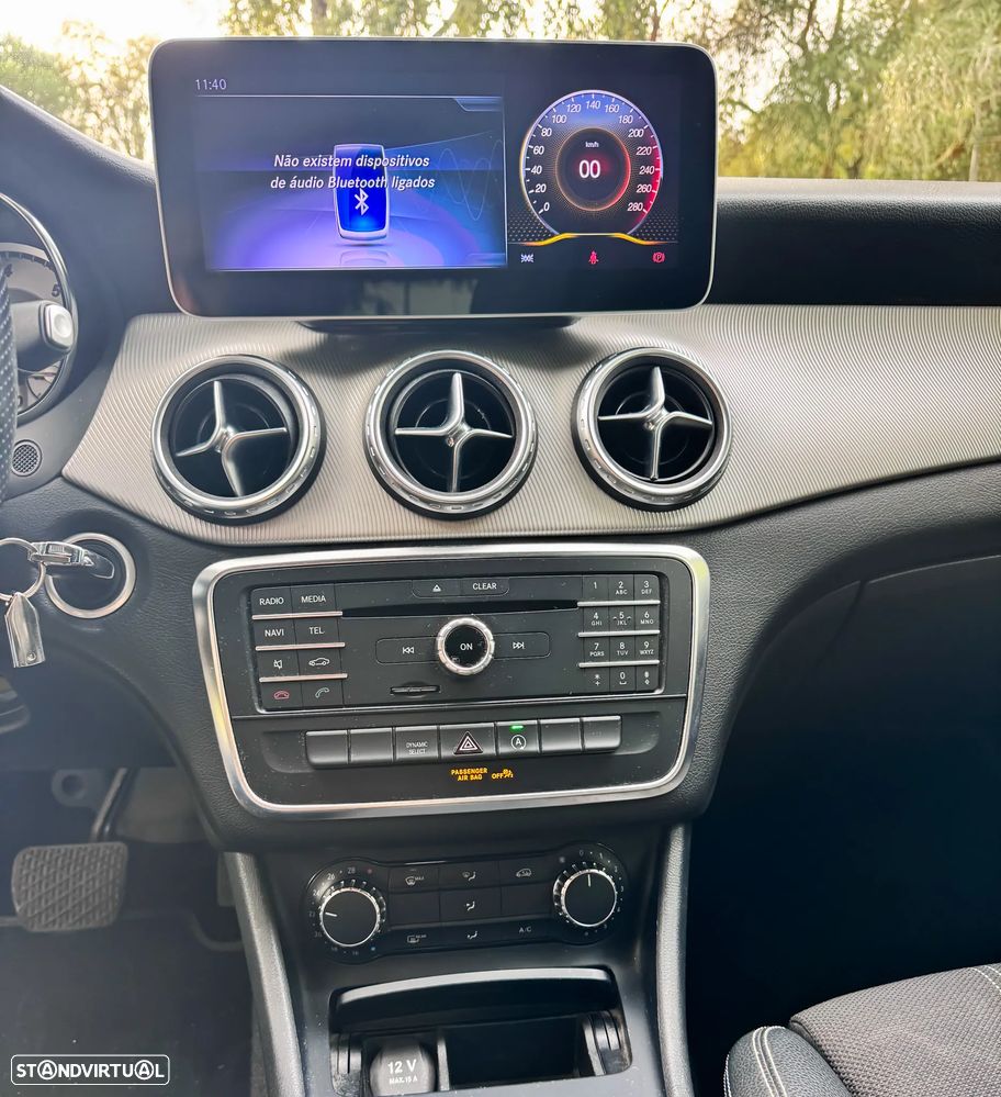 Mercedes-Benz GLA 220 d 4Matic 7G-DCT Urban - 14