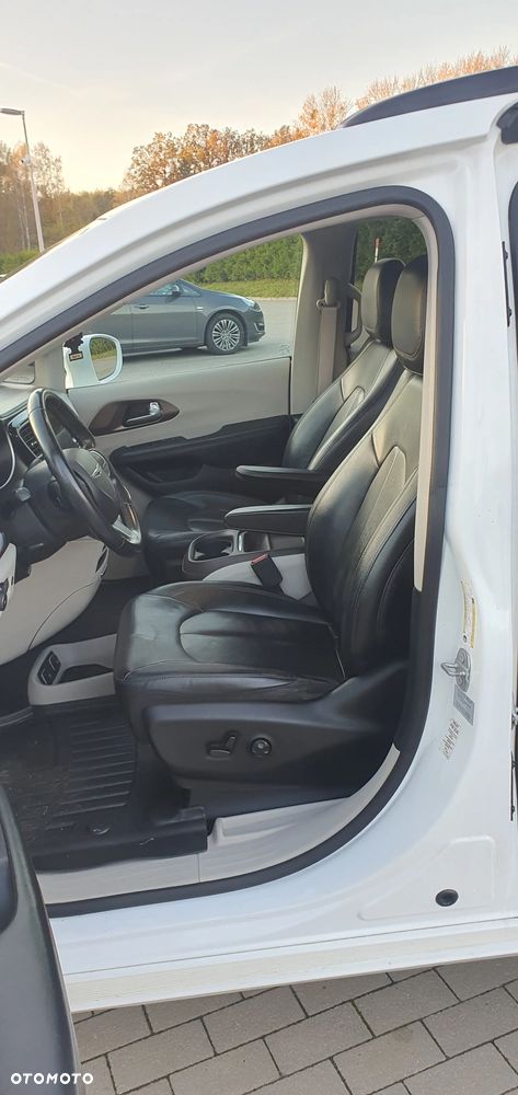 Chrysler Pacifica - 22