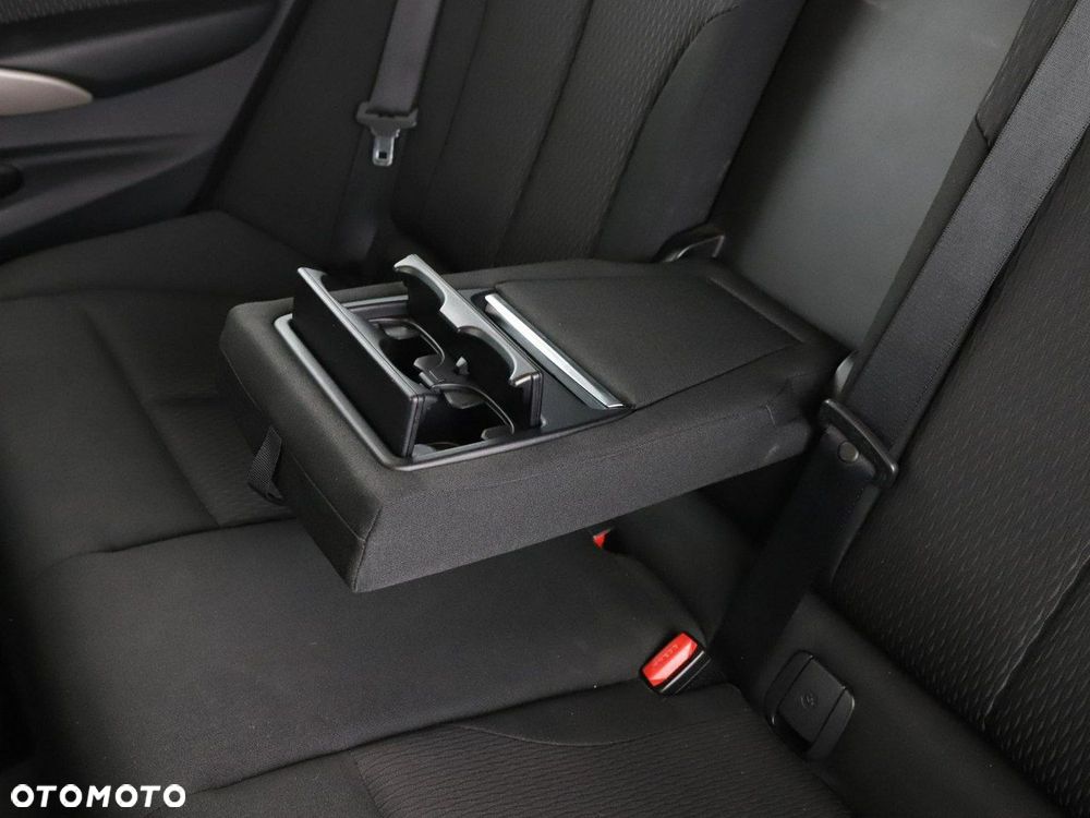 BMW Seria 3 318d Advantage - 35