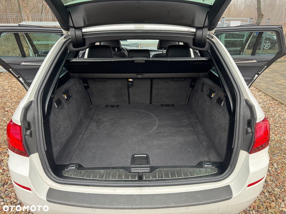 BMW Seria 5 525d xDrive - 31