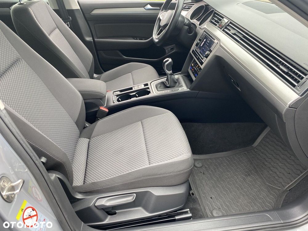 Volkswagen Passat - 16