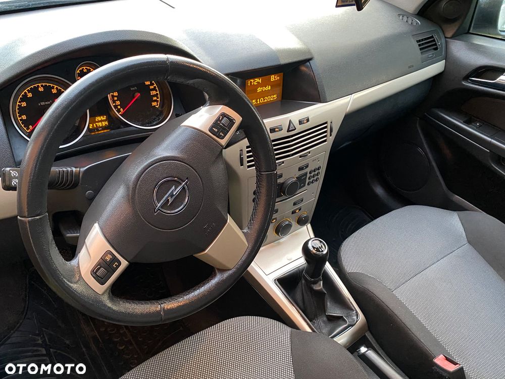 Opel Astra GTC 1.6 - 10