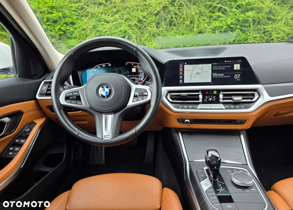 BMW Seria 3 318d mHEV - 12
