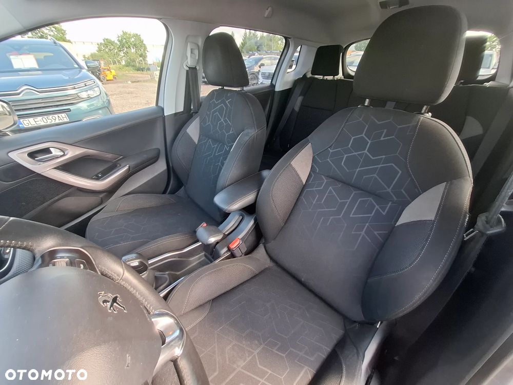 Peugeot 2008 1.6 e-HDi Style S&S - 9
