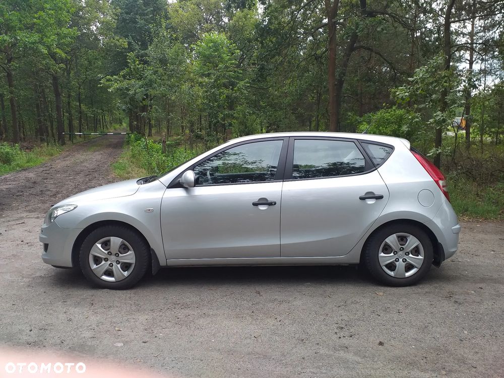 Hyundai i30 1.6 CRDi Base + - 8